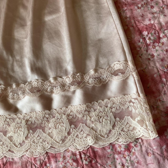 Vintage Dresses & Skirts - Vintage 1960's 1970's Light Pink Lacey Half Slip Skirt